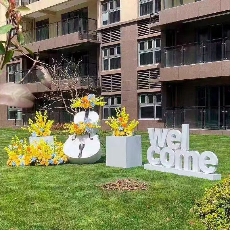 Musical Instrument Park - Outdoor Garden Simulation Cello Flower Stand